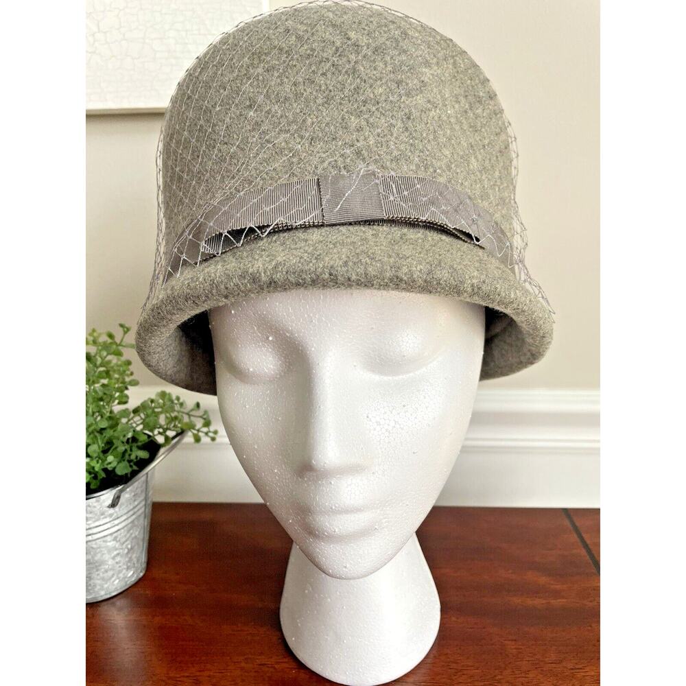 Vintage Ladies Henry Pollack Grey 100% Wool Hat Cloche with Ribbon and Netting